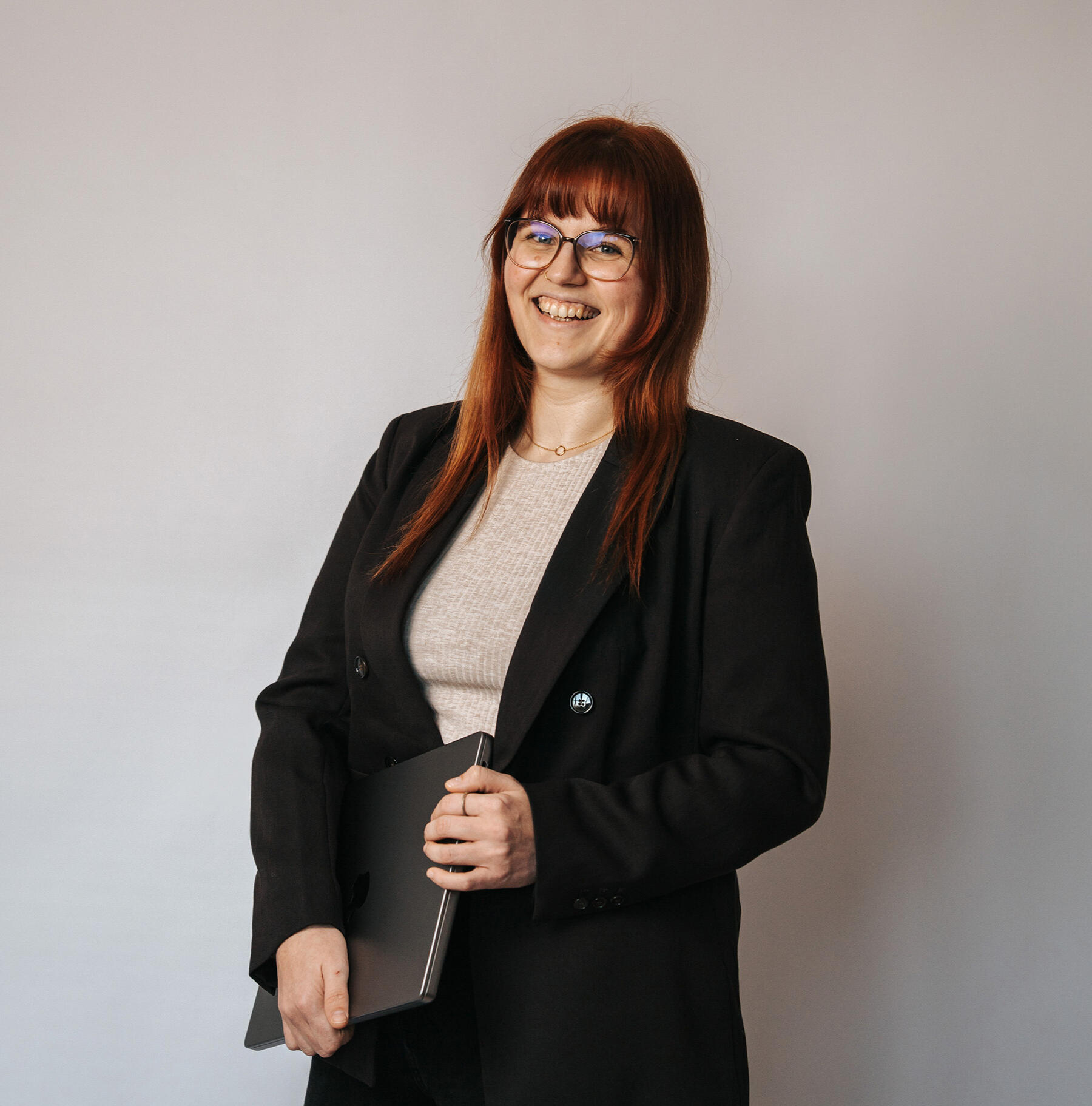 Porträt von Nicole Jodlbauer, Visual Designerin Porträt von Nicole Jodlbauer, freiberufliche Grafik- und Visual Designerin in Österreich